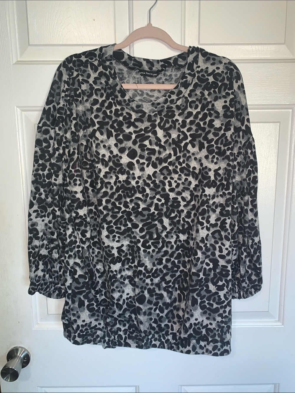 🍁 Unique Spectrum Black & Gray Leopard Print Long Sleeve Top